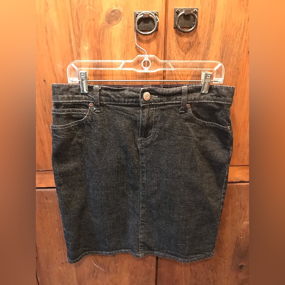 Old Navy Black Denim Skirt - Size 10